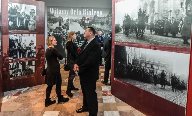 W Muzeum Wojsk Lądowych w Bydgoszczy odbył się w czwartek 16 stycznia 2020 roku wernisaż wystawy zatytułowanej „Witamy Orła Białego”. Wystawa związana jest z setną rocznicą odzyskania przez Bydgoszcz niepodległości i powrotu do macierzy. Kto będzie chciał obejrzeć ją w ten weekend, może zwiedzać muzeum w sobotę 18 stycznia w godzinach 12.00-16.00 oraz w niedzielę 19 stycznia od 10.00 do 14.00.