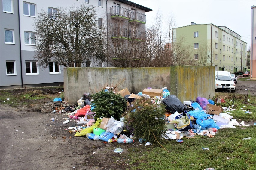 Odpady medyczne na dzikim wysypisku śmieci w Łęczycy! [ZDJĘCIA] 