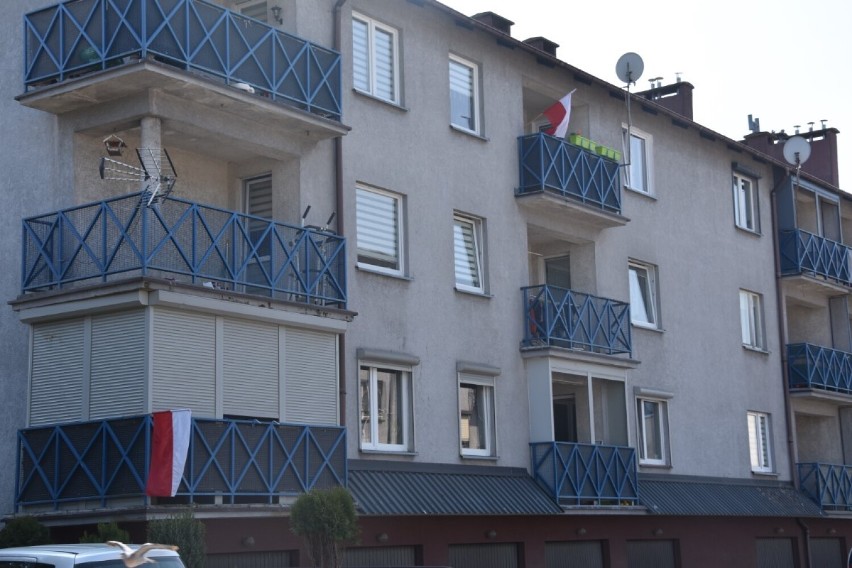 Święto Flagi 2022. Biało-czerwone flagi zawisły na domach i ulicach w Wągrowcu i powiecie 