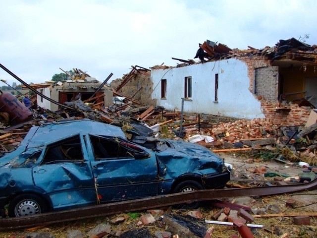 Balcarzowice i Błotnica Strzelecka po przejściu tornada.