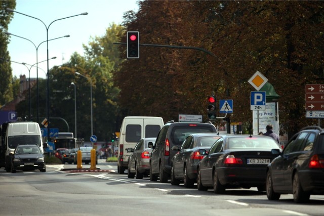 Na najważniejszych skrzyżowaniach mają pojawić się sekundniki pokazujące, ile czasu zostało do zmiany świateł.