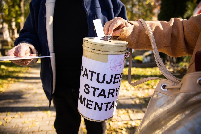 Kwesta na ratowanie nagrobków na Starym Cmentarzu w Rzeszowie [ZDJĘCIA]