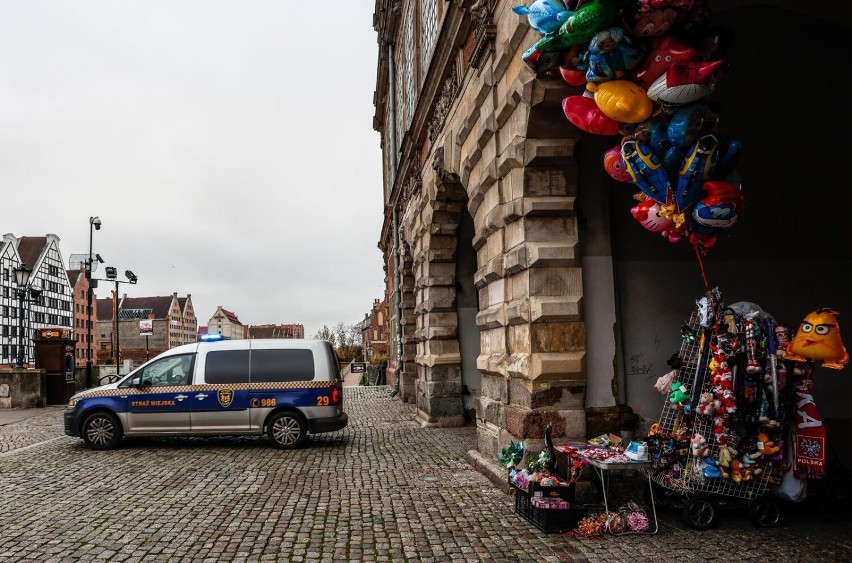 Gdańsk: Mężczyzna upadł i krwawił na ulicy. Pomogli mu...