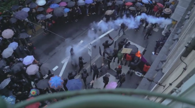 Pięciu policjantów rannych po zamieszkach