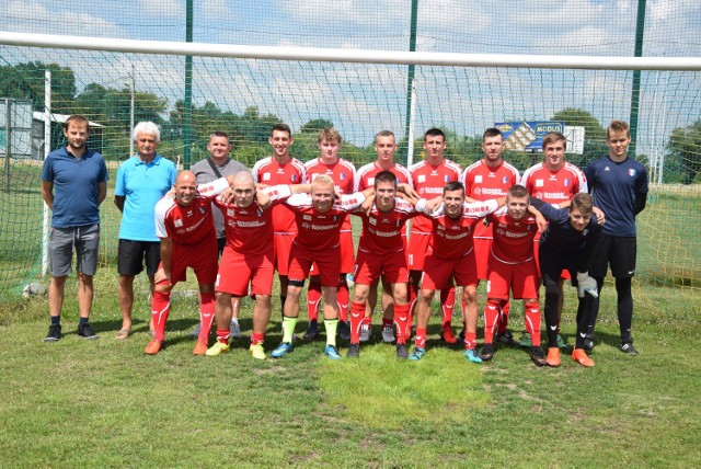 Mecz sparingowy Zrywu Rzeczyca vs Stali Sulęcin rozegrany na stadionie w Myszęcinie