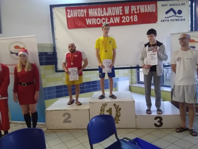 Pływacy Startu Kalisz na podium zawodów mikołajkowych