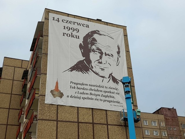 Odnowiony baner z wizerunkiem św. Jana Pawła II pojawił się w Sosnowcu 

Zobacz kolejne zdjęcia/plansze. Przesuwaj zdjęcia w prawo naciśnij strzałkę lub przycisk NASTĘPNE