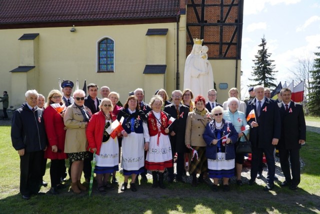 Gminne obchody w Zukowie jak zawsze pokierowały świętujących pod pomnik Matki Boskiej Królowej Kaszub