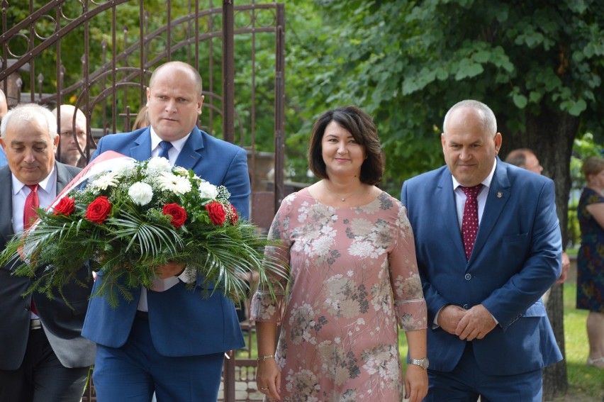 Obchody święta Wojska Polskiego w Bełchatowie. Było składanie kwiatów i msza polowa [ZDJĘCIA]