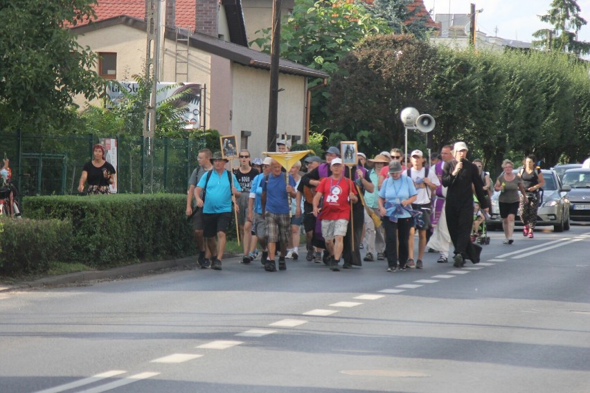 Szczecińska Piesza Pielgrzymka na Jasną Górę przeszła przez Krotoszyn [ZDJĘCIA]                      