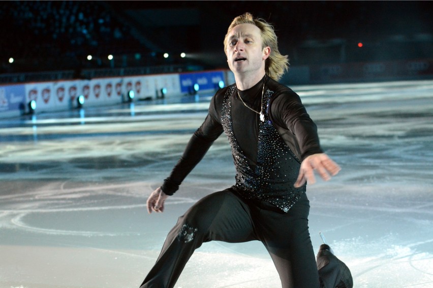 Kings on Ice. Popis łyżwiarskich umiejętności na Stadionie...