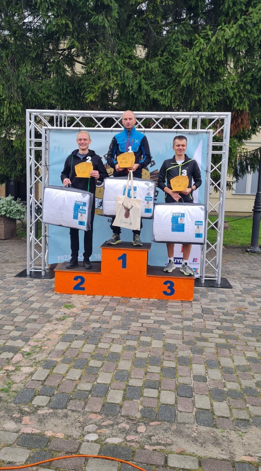 Uczestnicy biegu Ultra Fajna Ryba 2021 nagrodzeni. Kto najlepszy w maratonie i półmaratonie?