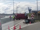 Zderzenie busa i samochodu ciężarowego na drodze krajowej 74 w Kielcach. Jedna osoba jest ranna, są utrudnienia. Kierowca z promilami