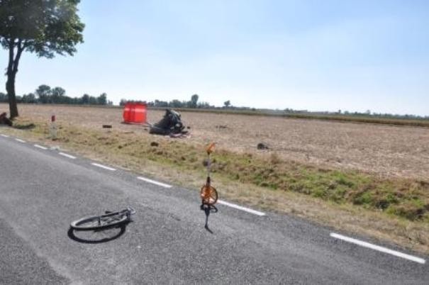 Wypadek w Tomaszewie. Zginął rowerzysta