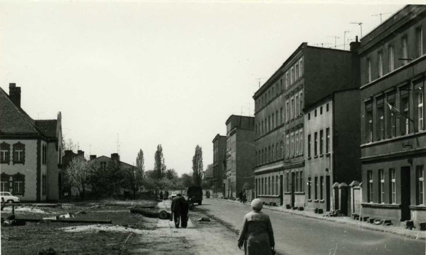 Dzisiejsza ulica Grota Roweckiego biegnąca wzdłuż wiaduktu