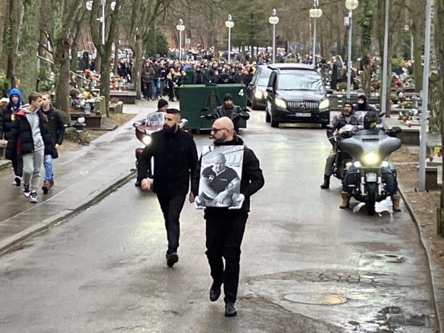 Na stadionie rugby w Gdyni rozpoczęły się uroczystości pogrzebowe Zbigniewa Rybaka