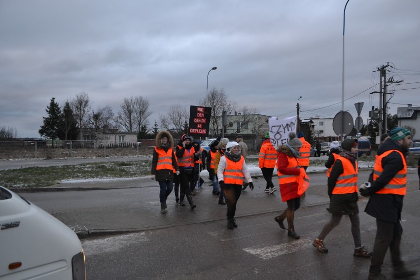 Mieszkańcy Cieplewa protestują przeciwko giełdzie [ZDJĘCIA]