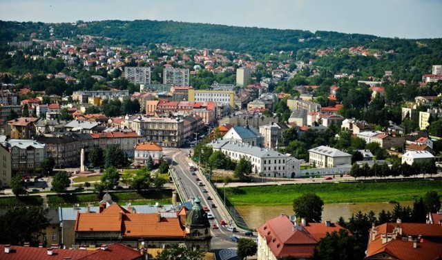 Sprawdźcie pozytywnie zweryfikowane i odrzucone (wraz z przyczynami odrzucenia i innymi uwagami) pomysły, które zgłaszają zarządy przemyskich osiedli do Budżetu Obywatelskiego na 2019 rok w Przemyślu.

W Przemyślu uruchomiono pierwsze w tym mieście aktywne przejście dla pieszych
