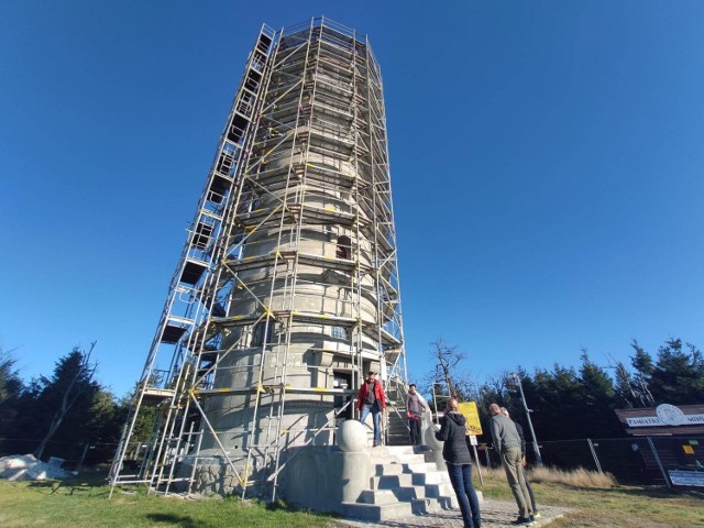 Remont wieży widokowej na Wielkiej Sowie przebiega zgodnie z planem