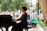 Legnica: Koncert pianistyczny "Posłuchajcie Chopina" na Placu Powstańców Wielkopolskich, zdjęcia