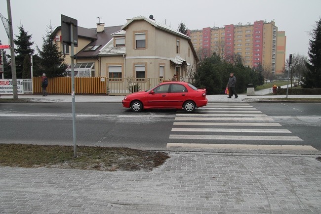 Oświęcim: wypadek na przejściu dla pieszych. Poszkodowana trafiła do szpitala [ZDJĘCIA]