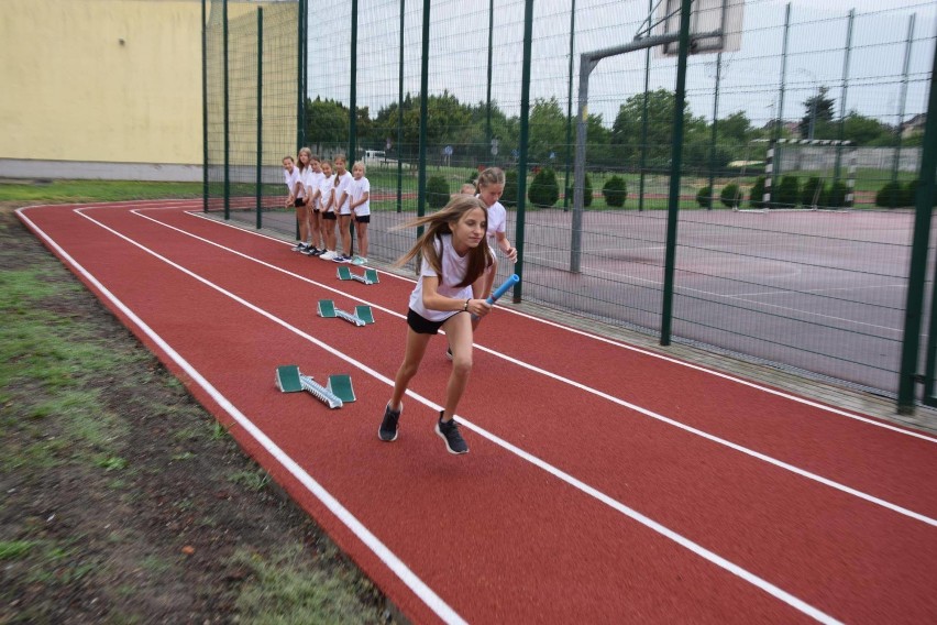 Inauguracja roku szkolnego w mieście z otwarciem nowoczesnej bieżni lekkoatletycznej