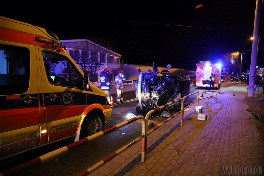 Wypadek w Źlinicach. 20-latek zdemolował drogę mercedesem