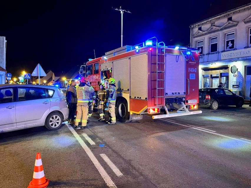 Kobieta potrącona na pasach, w centrum Szamocina. Ranna, trafiła do szpitala