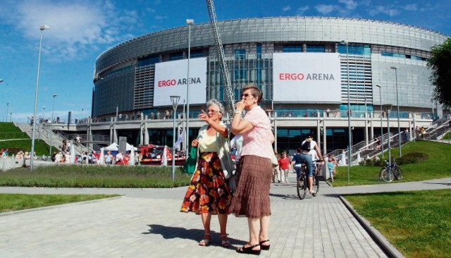 Ogromne zainteresowanie Ergo Areną niepokoi sąsiadujących z obiektem działkowców