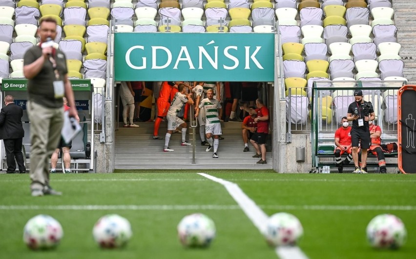 Piłkarze Lechii Gdańsk w końcu spotkali się z kibicami na stadionie Polsat Plus Arena Gdańsk. Fani poznali trzech nowych piłkarzy [zdjęcia]