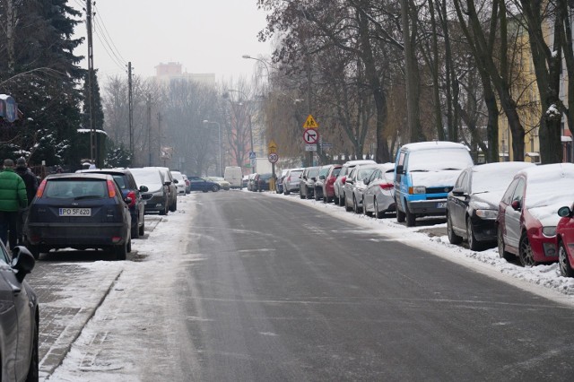 Na początku stycznia wspólnoty mieszkaniowe z ulicy Swobody spotkały się z Radą Osiedla Grunwald Północ. Przedstawiono im plany reorganizacji ruchu na ich ulicy. Zdaniem mieszkańców, niezależnie od tego, który wariant zostanie wdrożony w życie – ulica jednokierunkowa lub dwukierunkowa – to drastycznie zostanie ograniczona liczba miejsc postojowych. - Na to nie ma zgody – mówią. I namawiają swoich sąsiadów do podjęcia działań, nim będzie za późno.