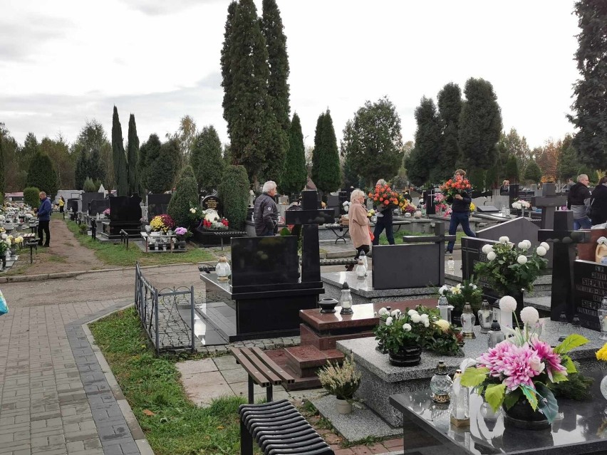 Rzesze częstochowian na cmentarzach: Kule, Rocha, Raków