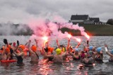 Morsy kąpały się w Śremie dla Mariusza. Charytatywna akcja ściągnęła nad jezioro Grzymisławskie ponad setkę morsów z Wielkopolski