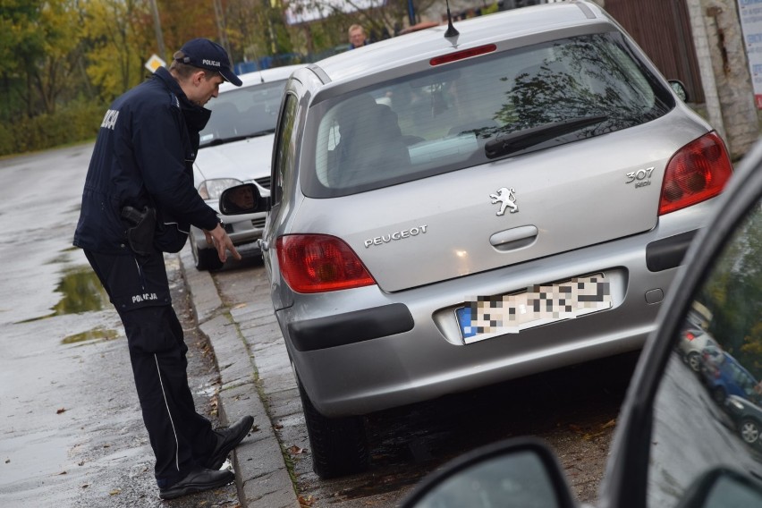 Sieradzcy policjanci ruszyli do walki z plagą parkowania w niedozwolonych miejscach