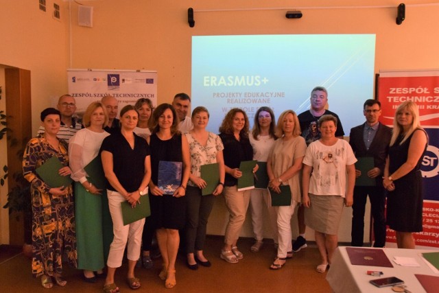 Podsumowanie Erasmusa w Skarżysku. Był to projekt o wartości 150 tysięcy euro. Zobacz zdjęcia z rozdania certyfikatów>>>