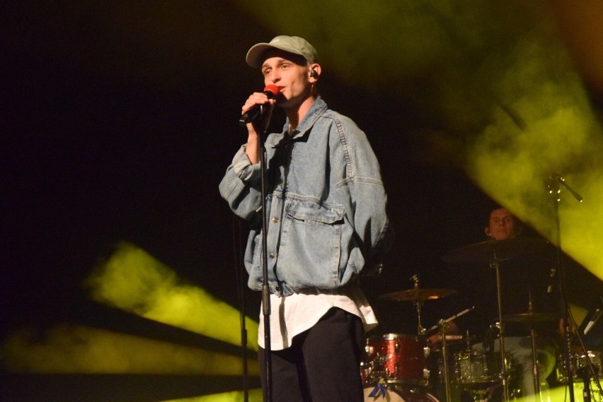 Koncert Vito Bambino w Kielcach. Aktor i piosenkarz porwał publiczność. Zobacz zdjęcia i film