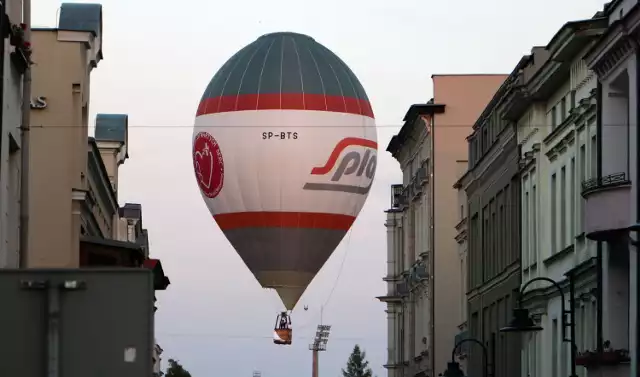 Ostatni przelot balonów nad centrum Grudziądza wzbudził prawdziwy zachwyt nad kunsztem pilotów
