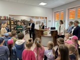 Ciekawe wydarzenia z okazji Tygodnia Bibliotek w Sandomierzu. Tort i spotkanie [FOTO]