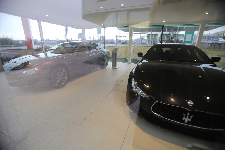 Salon Maserati w Katowicach - zdjęcia sprzed otwarcia. Fury już są 