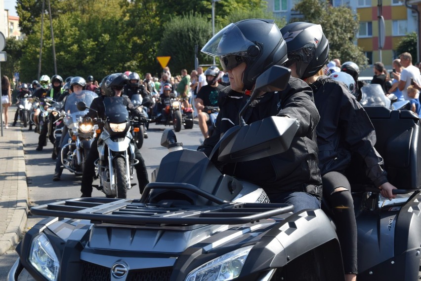 KROTOSZYN: 32. Zlot Motocykli Ciężkich i Weteranów - liczna parada i pokaz na targowisku [GALERIA]