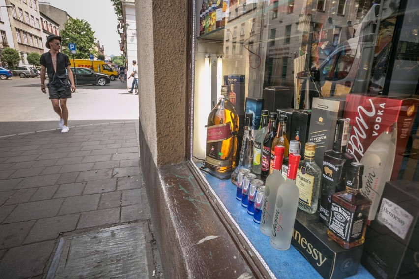 Decyzja ws. zasad sprzedaży alkoholu w Krakowie zapadnie za...