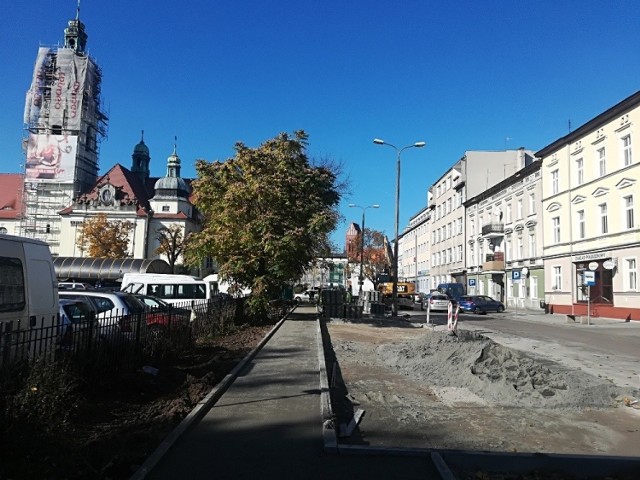 Rozpoczęła się budowa miejsc parkingowych na Placu Piastowskim