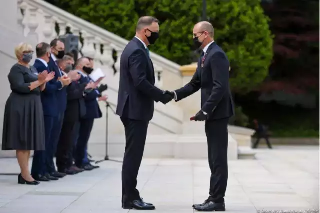 Władysław Łukasik, wójt gminy Ryńsk w powiecie wąbrzeskim został odznaczony przez prezydenta Polski Andrzeja Dudę Złotym Krzyżem Zasługi za zasługi w działalności społecznej i samorządowej