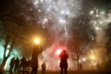 Sylwester w Warszawie. Mieszkańcy stolicy hucznie przywitali Nowy Rok 2024. O północy niebo rozświetliły fajerwerki