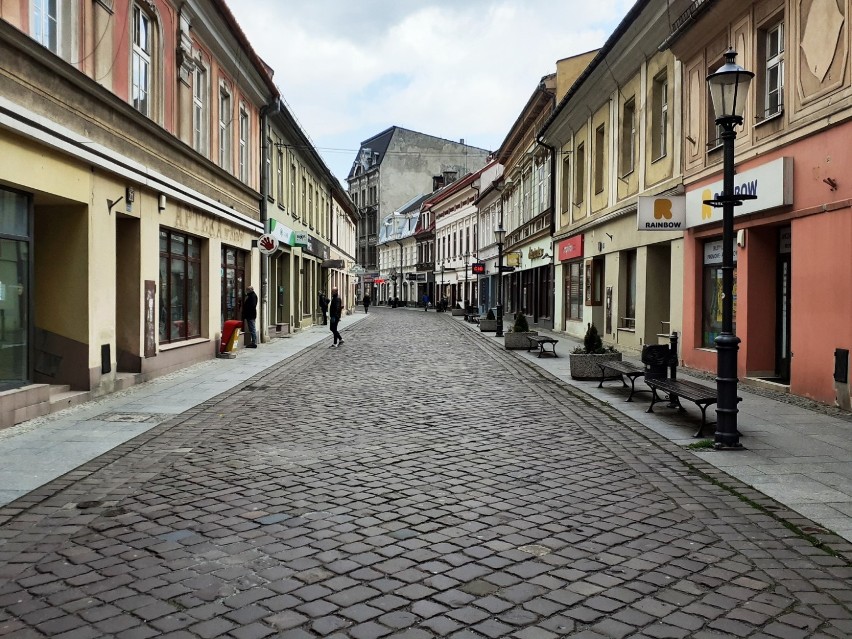 Jak wygląda Bielsko-Biała w czasie epidemii? Przygnębiający widok - puste chodniki, place, galerie