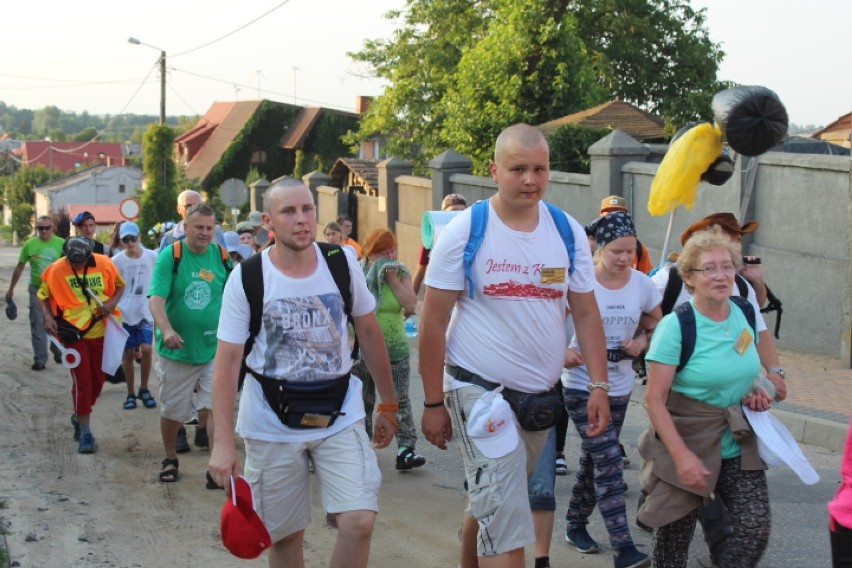 Bydgoska pielgrzymka na Jasną Góry w Radziejowie [zdjęcia]