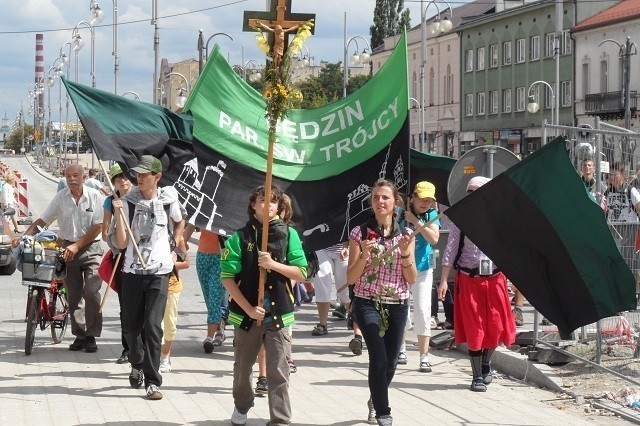 20. Pielgrzymka Diecezji Sosnowieckiej już na Jasnej Górze [ZDJĘCIA]. Przywitało ich słońce