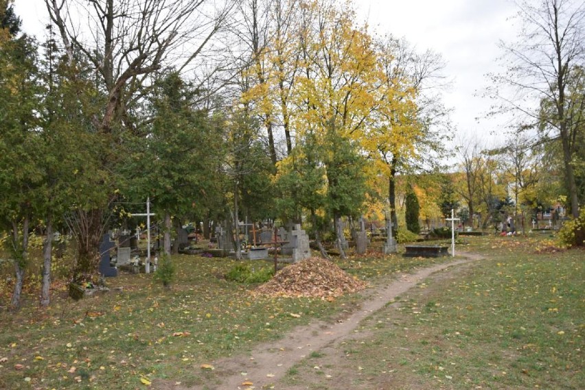 Zabytkowy cmentarz przy Alei Powstańców Wielkopolskich [ZDJĘCIA]