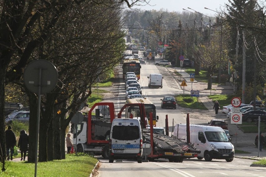 Korki na kieleckich ulicach przed Świętem Zmarłych (ZDJĘCIA)