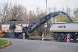 Ruszyła wycinka drzew na Kurlandzkiej w Poznaniu. Oburzeni mieszkańcy wezwali policję